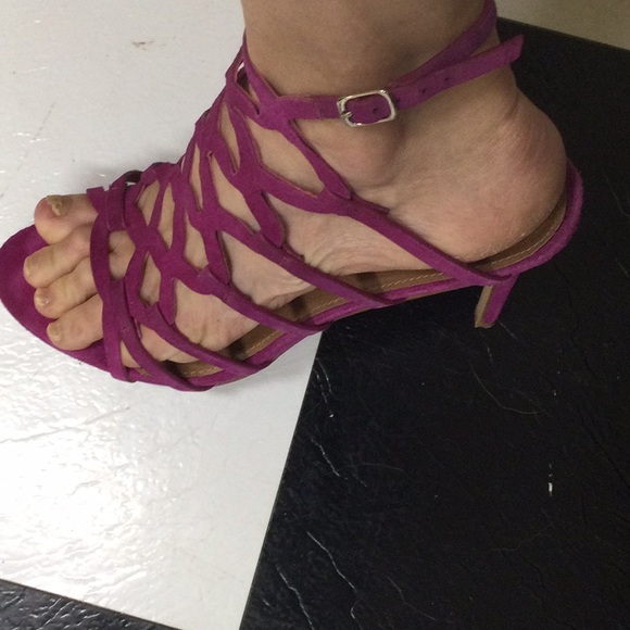 Perfect pink high heals - Picture 3 of 6